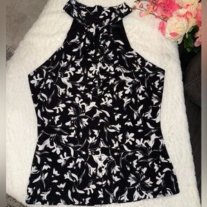 White House Black Market Black and White Floral Blouse Size Medium